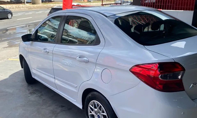 Ford Ka+ Sedan 1.0 T...