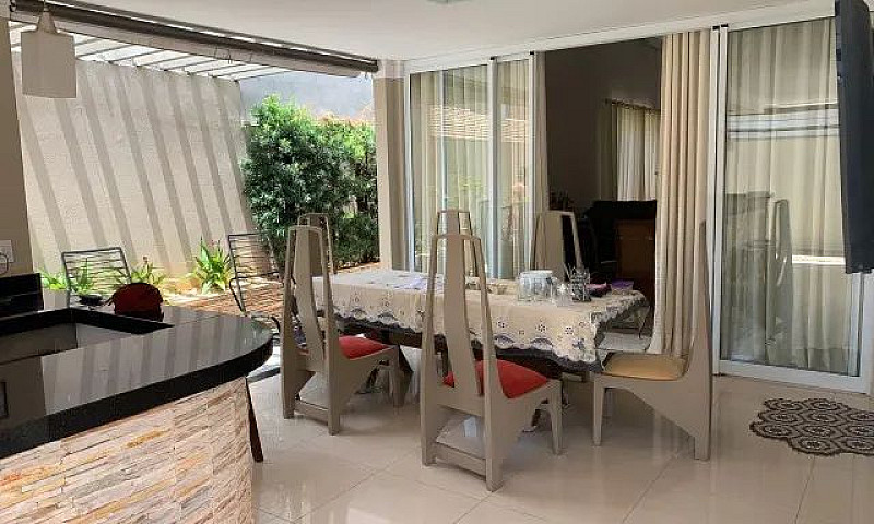Linda Casa No Gaivot...