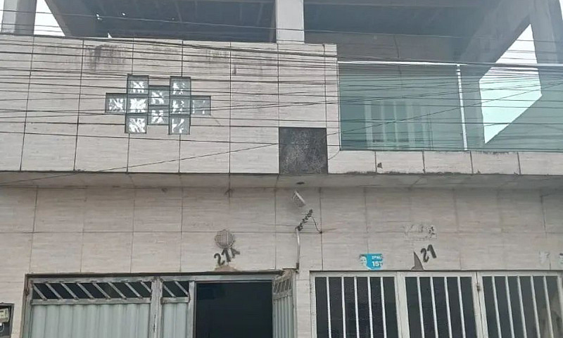 Vendo Uma Casa ...