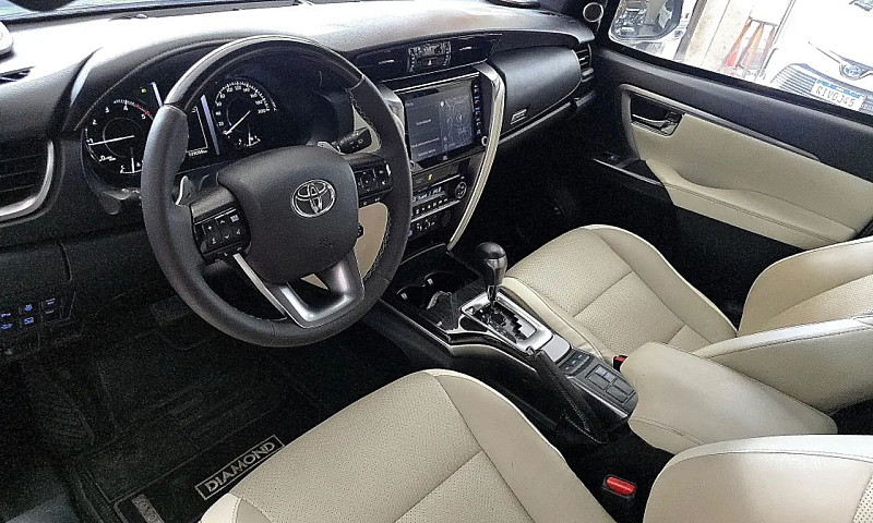 Toyota Hilux Sw4 4X4...