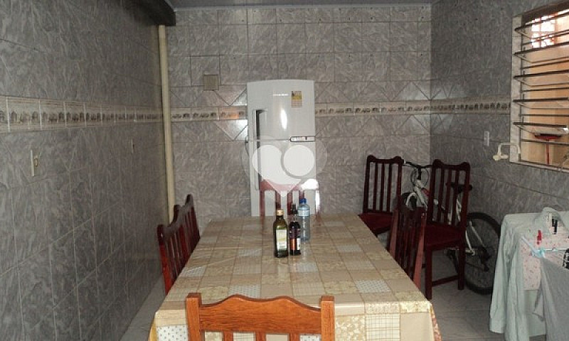 Canoas - Casa Padrão...