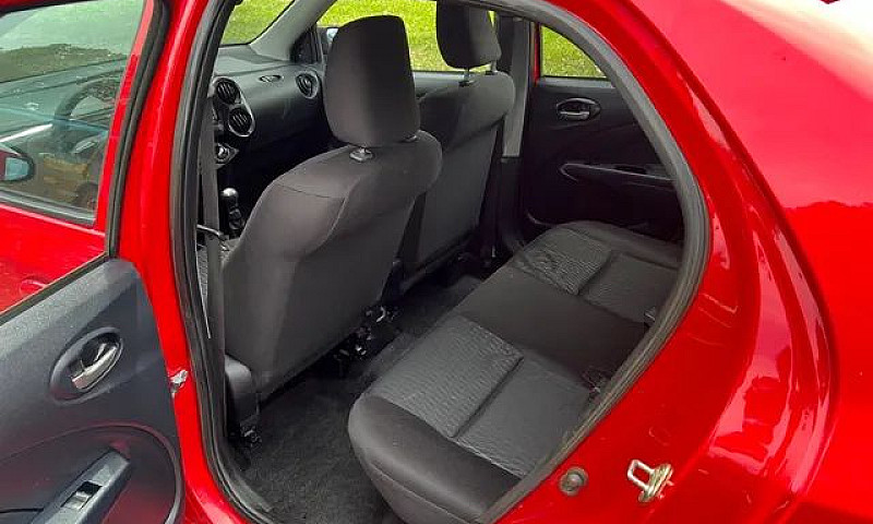 Etios Sedan 2020 Úni...