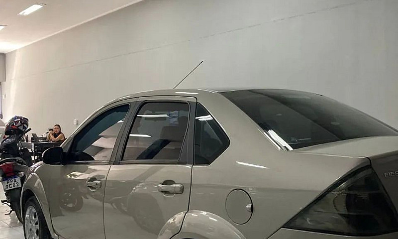 Fiesta Sedan 1.6 Com...