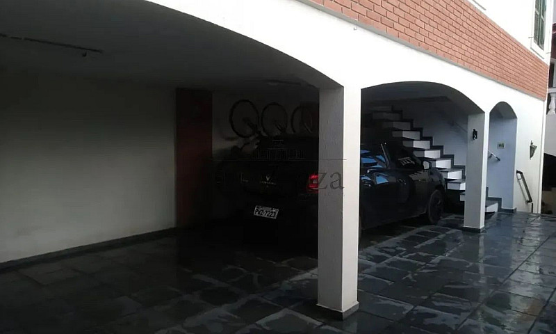 Casa Sobrado Com Edí...
