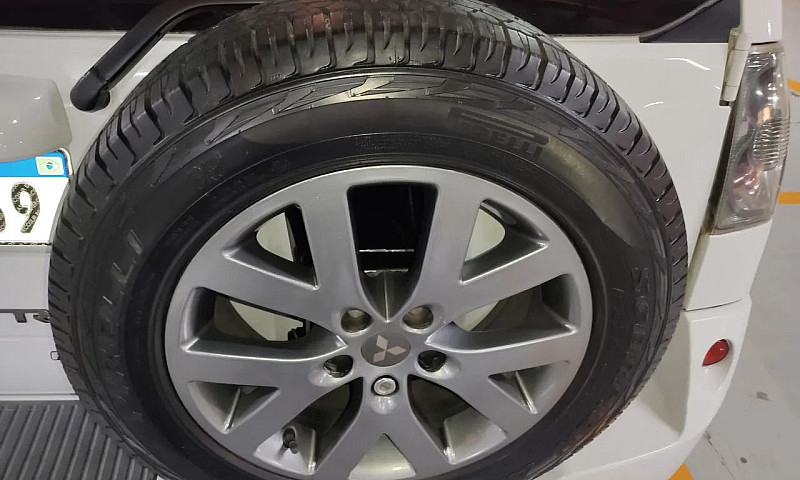 Mitsubishi Pajero Tr...