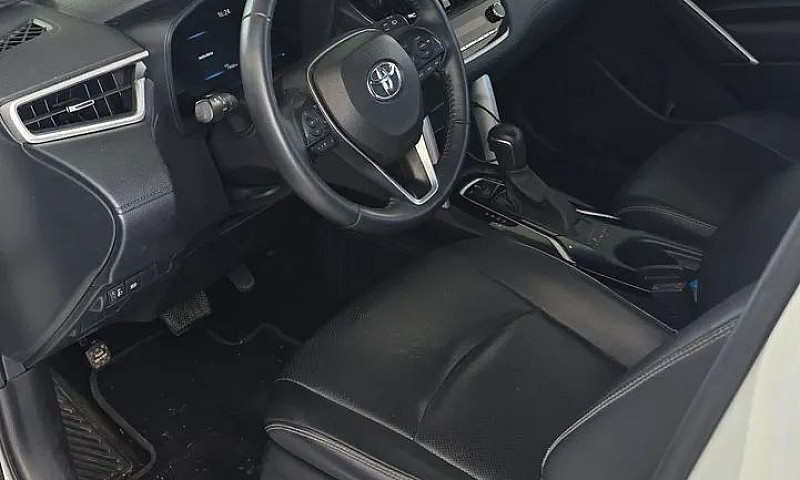 Toyota Corolla Cross...