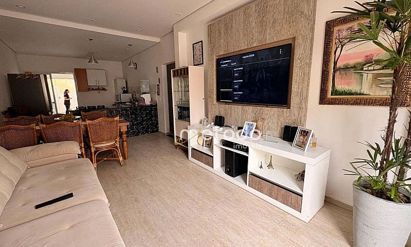 Casa Com 2 Quartos À...