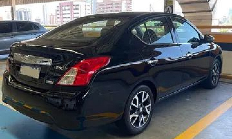 Nissan Versa Sl 2017...