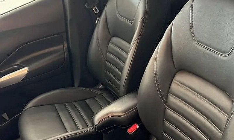 Nissan Kicks Exclusi...