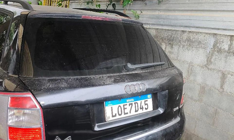 Audi A4 2.4 30V Avan...