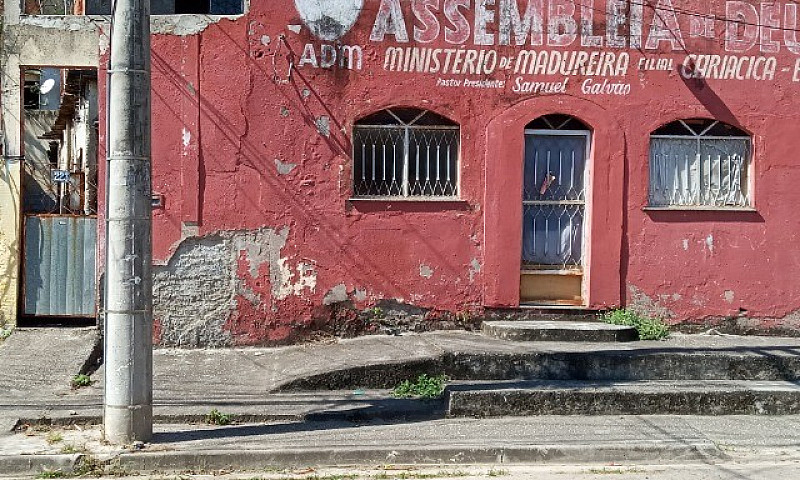 Casa Com Salão De Ig...