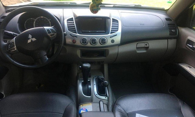 Mitsubishi L200...