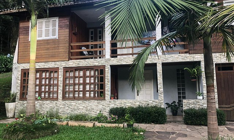 Casa Com 4 Dorm E 20...