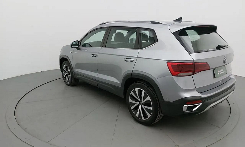 Volkswagen Taos 2023...