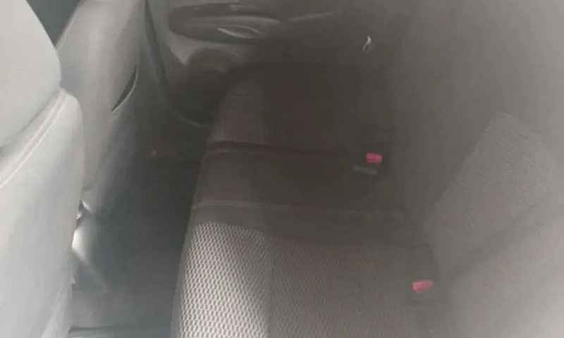 Nissan Versa S 1.6 1...