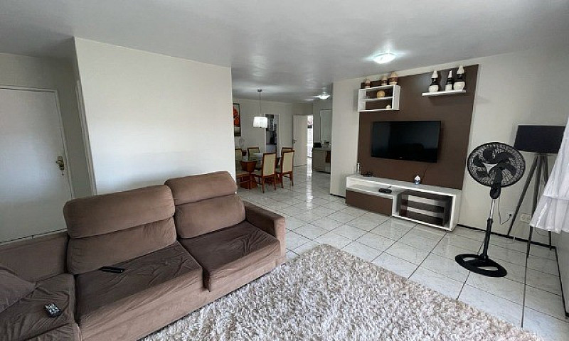 Ampla Apartamento Co...