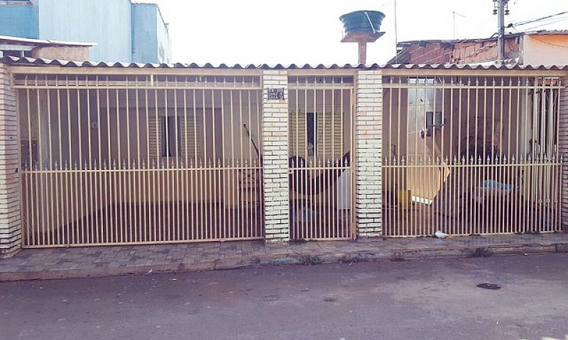 Alugo Casa De Fundo....