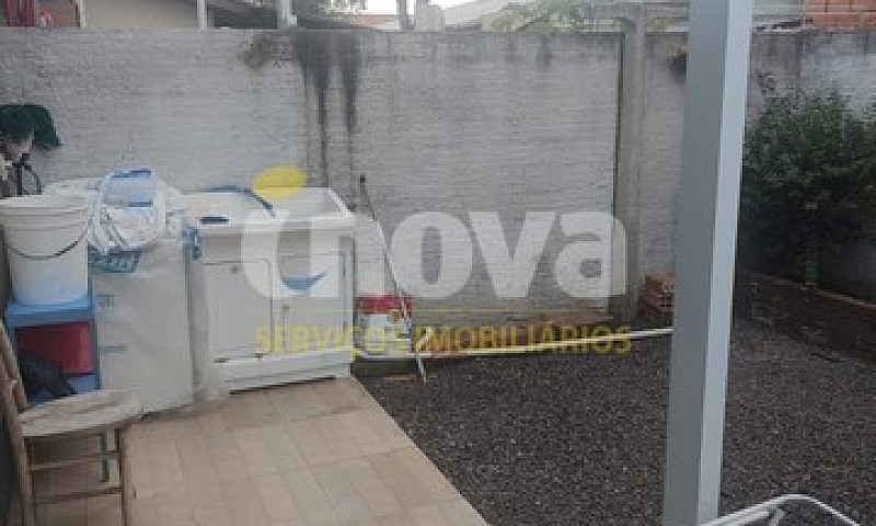 Casa Geminada No Bal...
