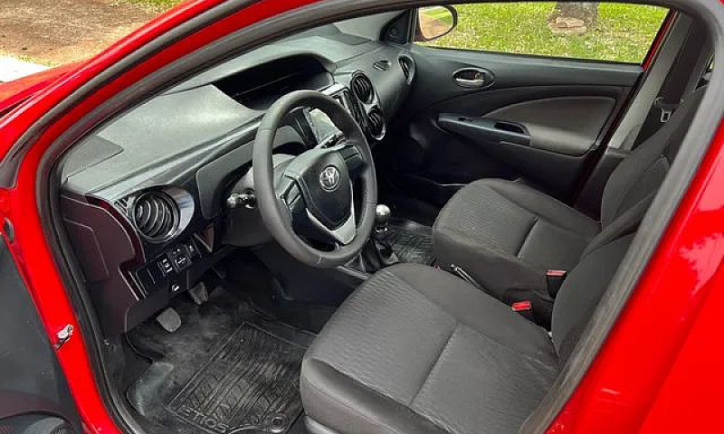 Etios Sedan 2020 Úni...