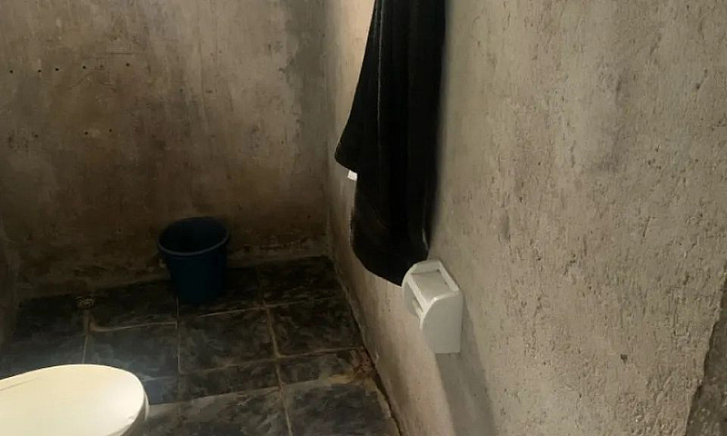 Vendo Essa Casa ...