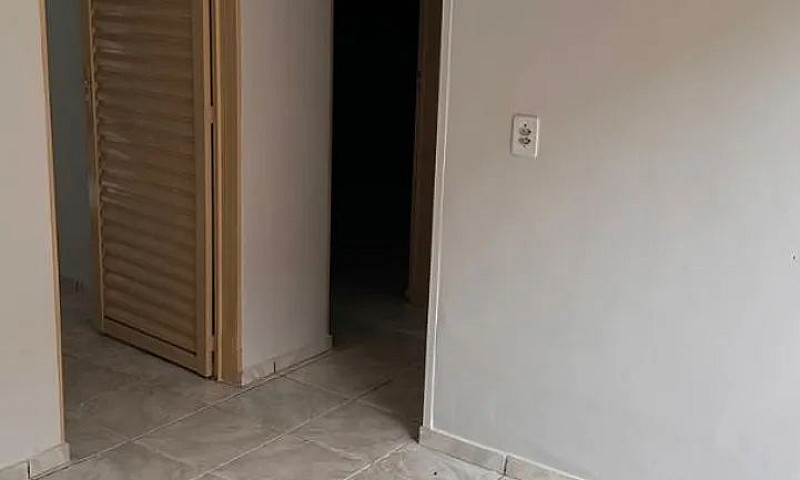 Alugo Casa...