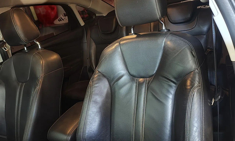 Ford Focus Sedan 2.0...