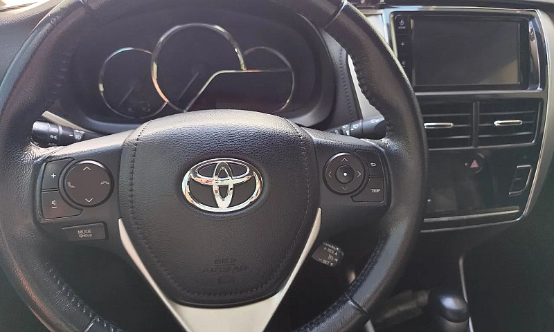 Toyota Yaris Xs Conn...