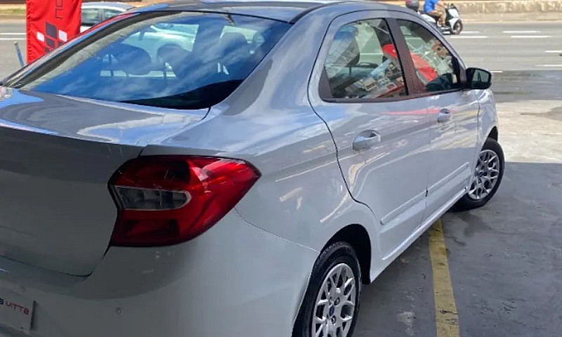 Ford Ka+ Sedan 1.0 T...