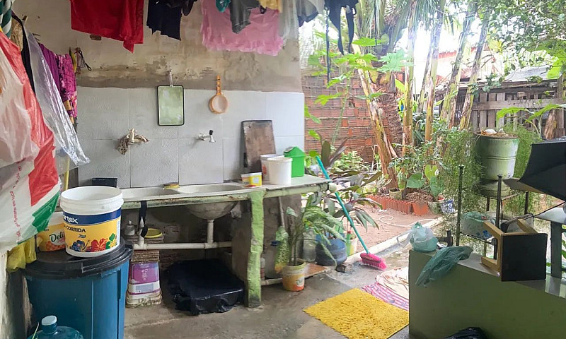 Vende-Se Casa...