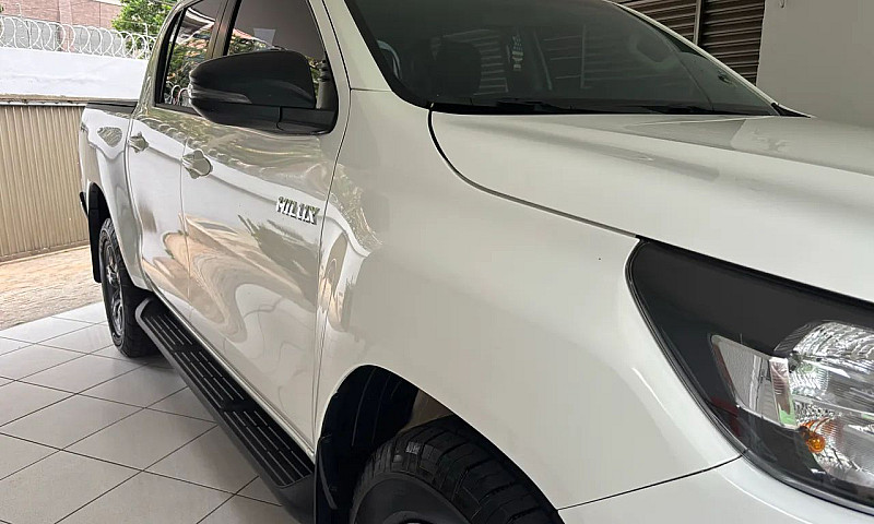 Toyota Hilux Cd Sr 4...