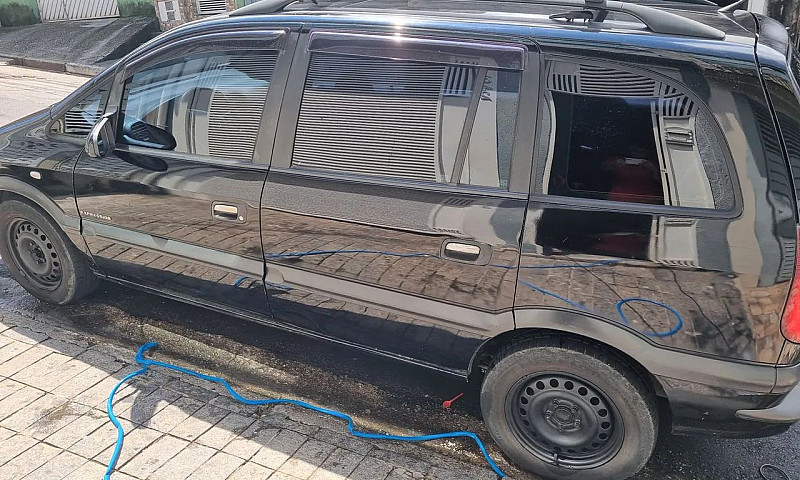 Chevrolet Zafira Com...