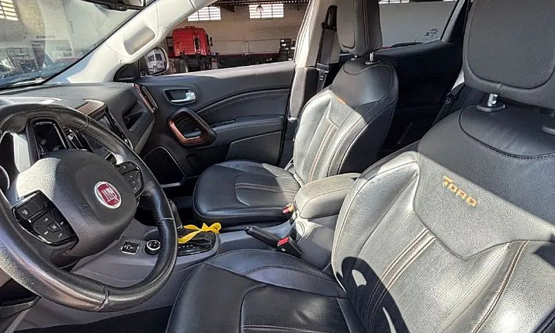Fiat Toro Volcano 2....