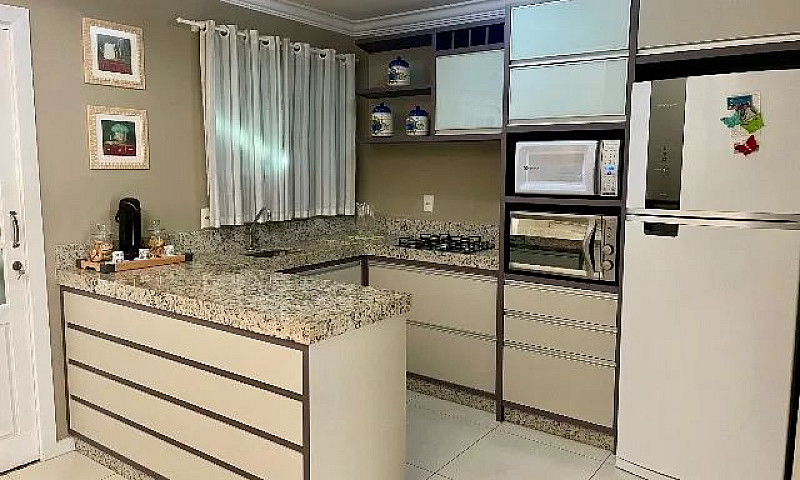 Casa Em Zimbros Bomb...