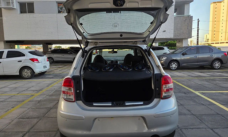 Nissan March 1.0 201...