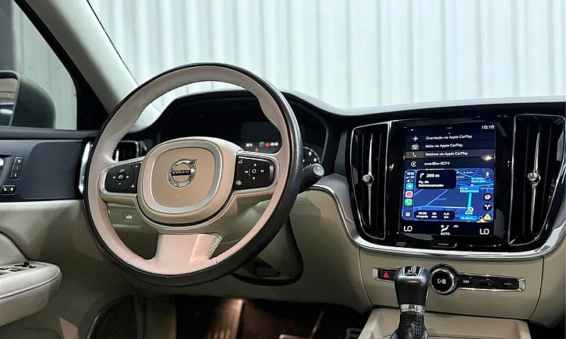 Volvo V60 T-5 Moment...