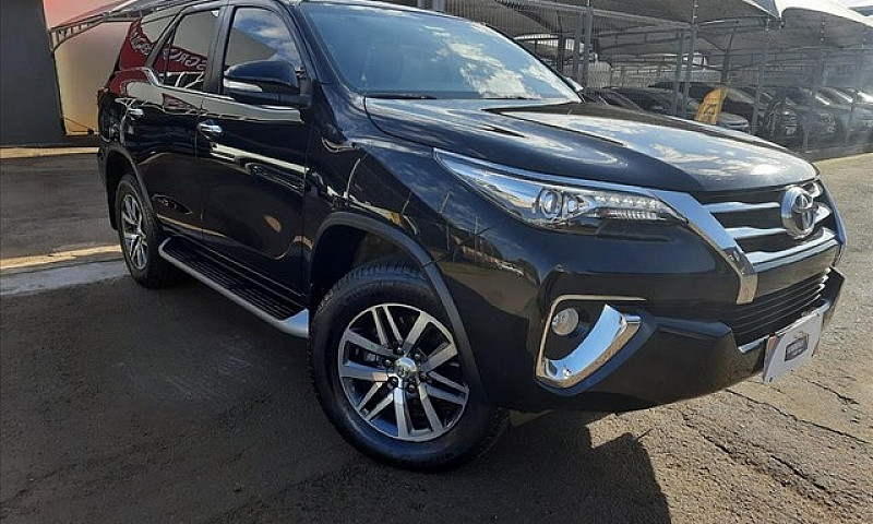 Toyota Hilux Sw4 2.8...