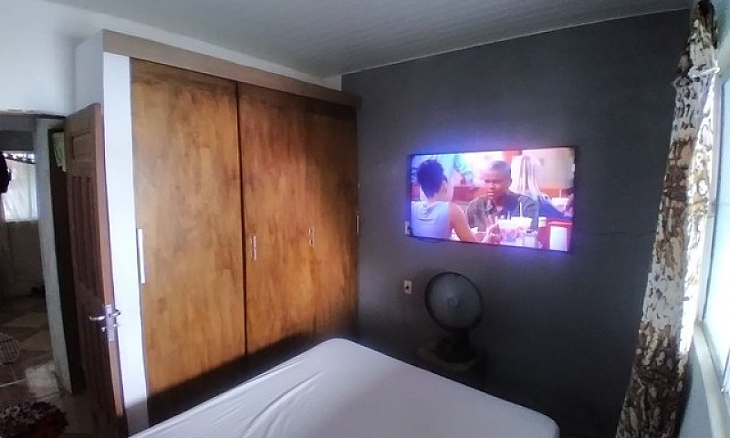 Vendo Uma Casa ...