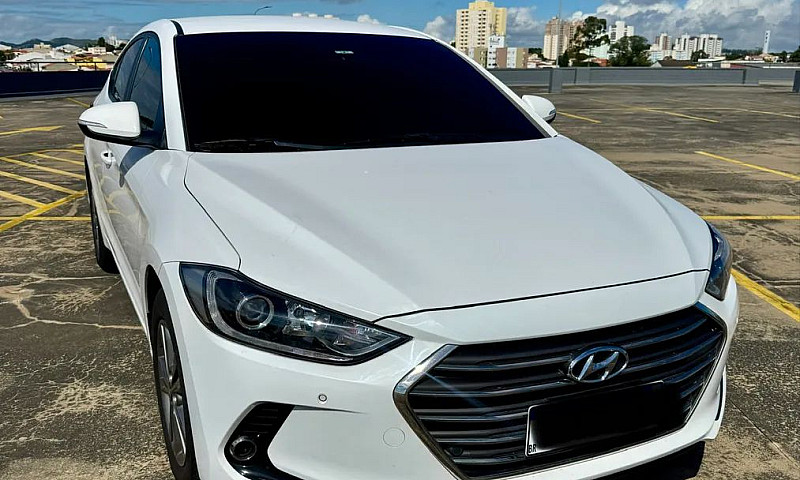 Hyundai Elantra Spec...