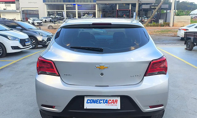 Chevrolet Onix Hatch...