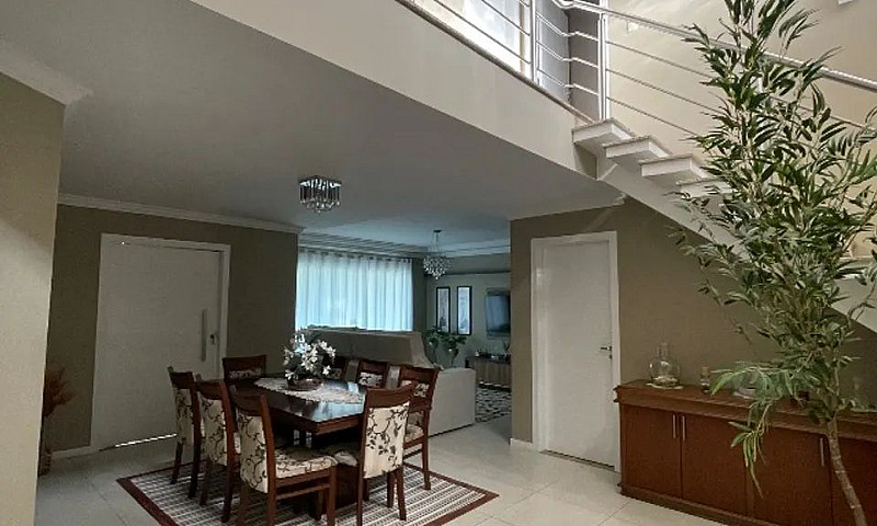 Casa Em Zimbros Bomb...