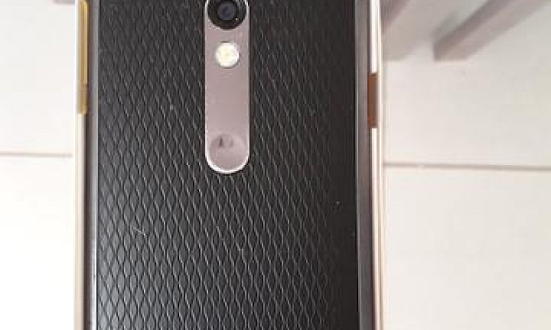 Motorola Moto X Play...