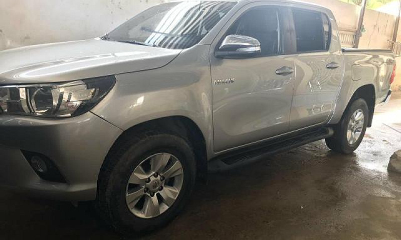Hilux 140.000 2017...