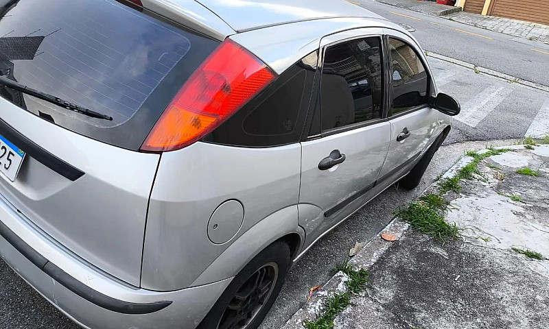 Ford Focus 1.6 2004...