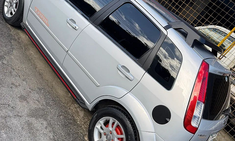 Ford Fiesta Trail 1....