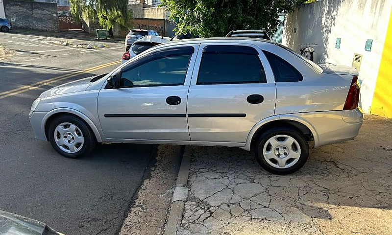 Chevrolet Corsa Seda...