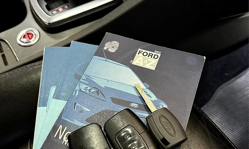 Ford Focus Ghia Sed....