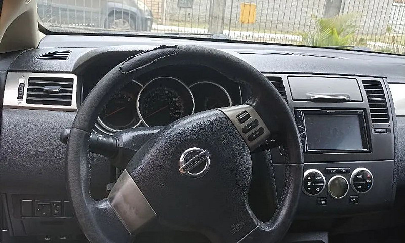 Nissan Tiida Sl 1.8/...