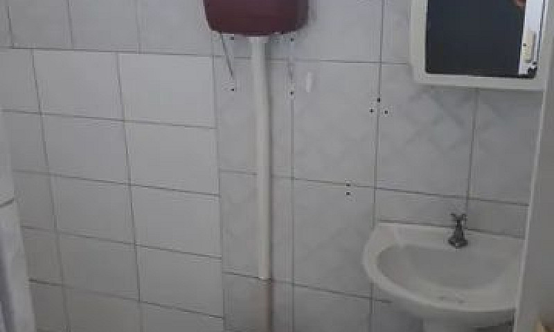 Aluga-Se Casa...