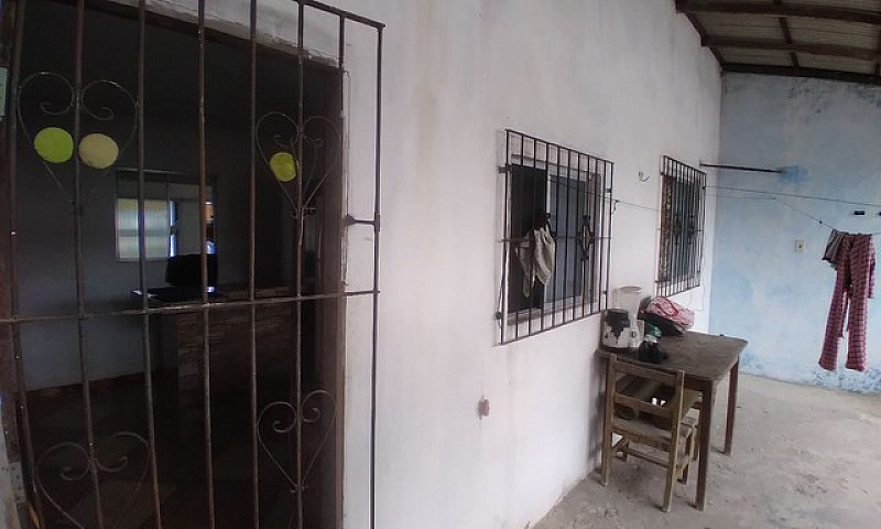 Vendo Uma Casa ...