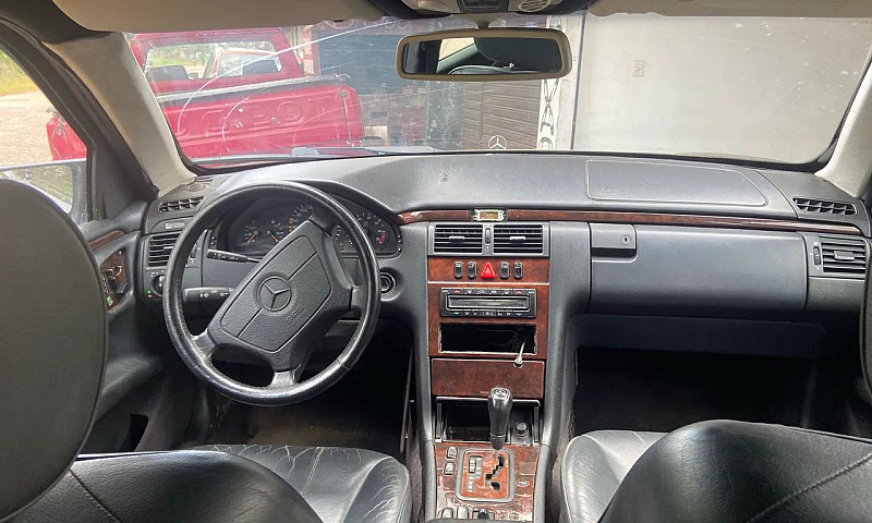 Mercedes-Benz E-430 ...